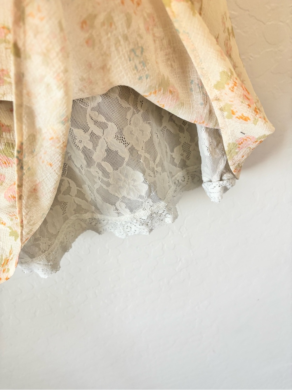 Hansen & Gretel | Elegant Cream Floral Midi Skirt - Lightweight Spring Staple - Picture 5 of 9